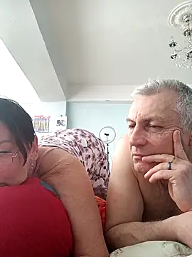 Snapshot of _lady_red_ chatting on 02.18.25 lady red online show from 02.18.25