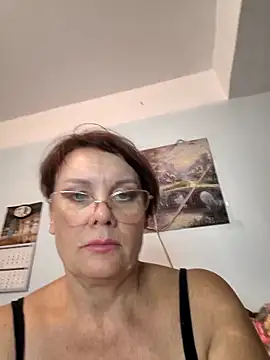 Snapshot of _lady_red_ chatting on 09.14.25 lady red online show from 09.14.25