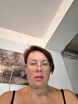 Snapshot of _lady_red_ chatting on 09.16.25 lady red online show from 09.16.25