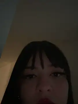 Snapshot of Elle chatting on 01.15.25 Elle online show from 01.15.25