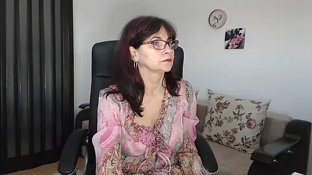 Snapshot of helua54 chatting on 03.10.25 helua54 online show from 03.10.25