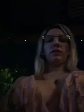 Snapshot of Gatitacarlita chatting on 12.28.24 Gatitacarlita online show from 12.28.24