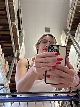 Snapshot of Gatitacarlita chatting on 12.28.24 Gatitacarlita online show from 12.28.24