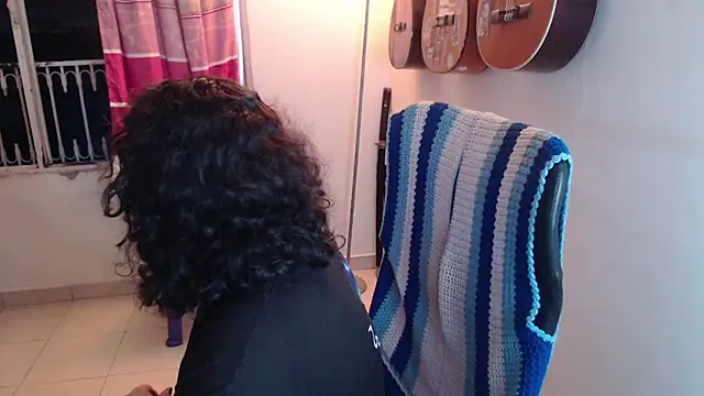 Snapshot of Smoke_trip_Alicia chatting on 10.12.25 Smoke trip Alicia online show from 10.12.25