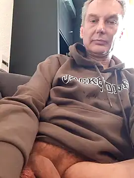Snapshot of grandcool chatting on 02.16.25 grandcool online show from 02.16.25