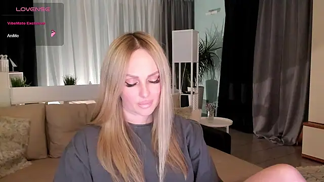 Snapshot of Libby_Nora chatting on 12.10.24 Libby Nora online show from 12.10.24