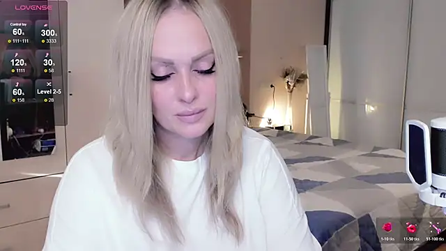 Snapshot of Libby_Nora chatting on 10.23.25 Libby Nora online show from 10.23.25