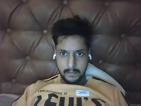 Snapshot of dhruv9413 chatting on 12.02.25 dhruv9413 online show from 12.02.25