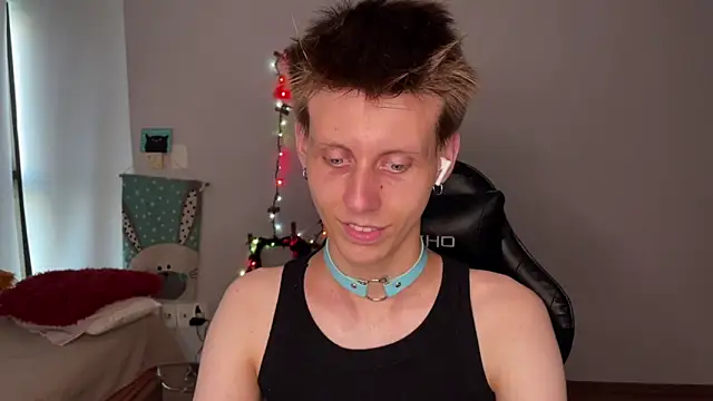 Snapshot of vladdymeow chatting on 12.02.24 vladdymeow online show from 12.02.24