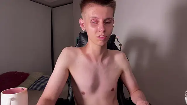 Snapshot of vladdymeow chatting on 01.05.25 vladdymeow online show from 01.05.25