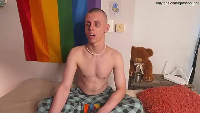 Snapshot of vladdymeow chatting on 10.28.25 vladdymeow online show from 10.28.25