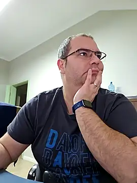 Snapshot of Andrew1900529 chatting on 12.10.24 Andrew1900529 online show from 12.10.24