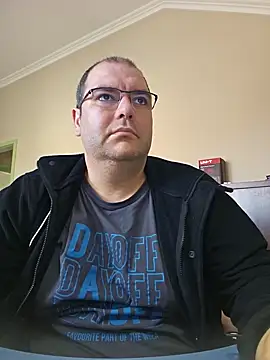 Snapshot of Andrew1900529 chatting on 03.18.25 Andrew1900529 online show from 03.18.25