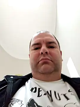 Snapshot of Andrew1900529 chatting on 11.11.25 Andrew1900529 online show from 11.11.25