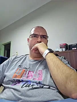 Snapshot of Andrew1900529 chatting on 11.26.25 Andrew1900529 online show from 11.26.25