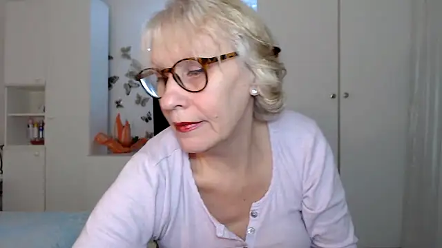 Snapshot of Ghertrude52 chatting on 02.11.25 Ghertrude52 online show from 02.11.25
