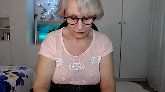 Snapshot of Ghertrude52 chatting on 03.04.25 Ghertrude52 online show from 03.04.25