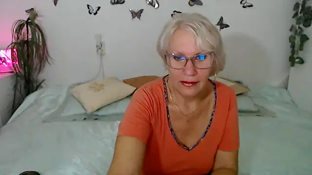 Snapshot of Ghertrude52 chatting on 09.11.25 Ghertrude52 online show from 09.11.25