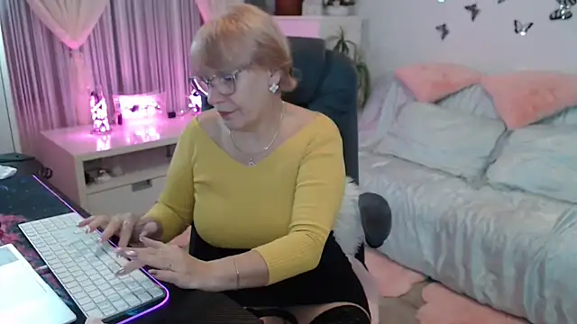 Ghertrude52 online show from 11.10.25