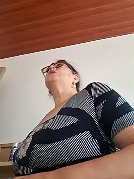 Snapshot of emma_tour chatting on 12.23.24 emma tour online show from 12.23.24