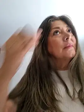 Snapshot of emma_tour chatting on 01.11.25 emma tour online show from 01.11.25