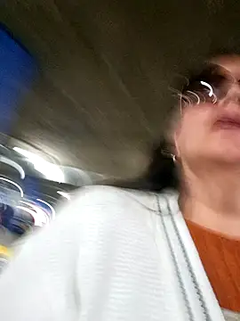 Snapshot of emma_tour chatting on 02.09.25 emma tour online show from 02.09.25