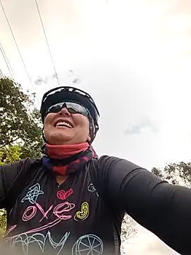 Snapshot of emma_tour chatting on 10.01.25 emma tour online show from 10.01.25