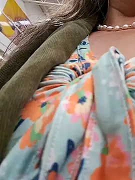 Snapshot of emma_tour chatting on 10.04.25 emma tour online show from 10.04.25