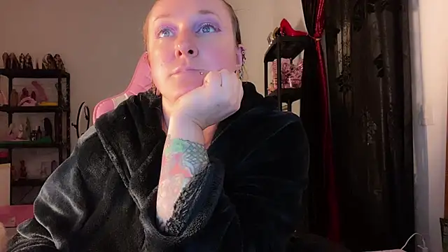 kisicaxx online show from 11.25.25