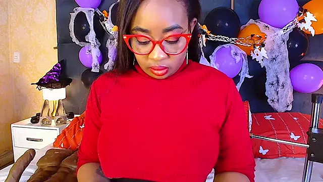 CaseyMoon online show from 10.28.25