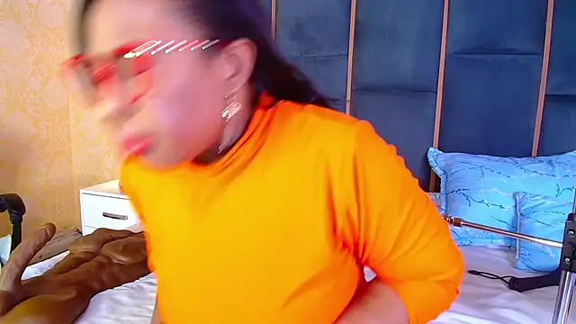 CaseyMoon online show from 11.29.25