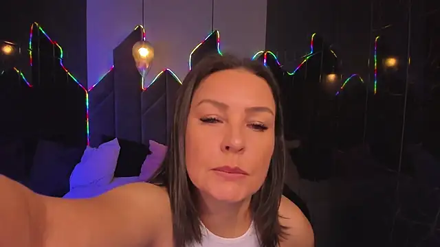 Snapshot of MilenaMellow chatting on 10.15.25 MilenaMellow online show from 10.15.25