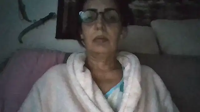 Snapshot of silla chatting on 10.30.25 silla online show from 10.30.25