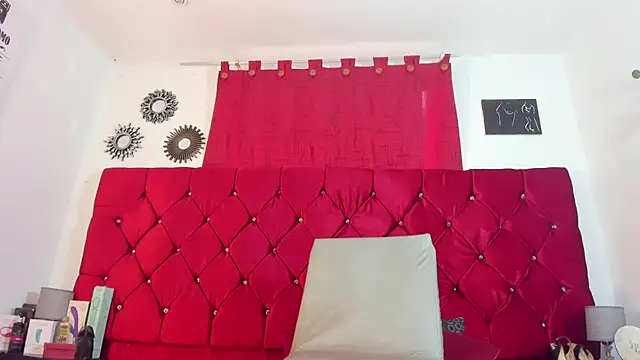 Snapshot of harleyevaans chatting on 03.18.25 harleyevaans online show from 03.18.25