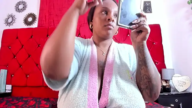 Snapshot of harleyevaans chatting on 09.30.25 harleyevaans online show from 09.30.25