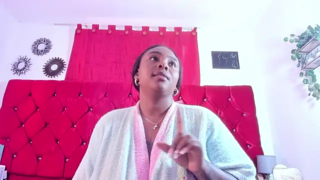 Snapshot of harleyevaans chatting on 10.01.25 harleyevaans online show from 10.01.25