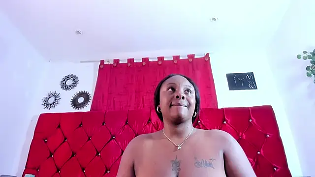 Snapshot of harleyevaans chatting on 10.16.25 harleyevaans online show from 10.16.25