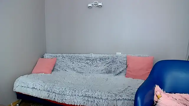 Estheri online show from 03.14.25