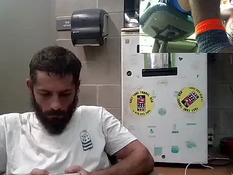 Snapshot of Sitonmyface2020@xh chatting on 10.15.25 Sitonmyface2020xh online show from 10.15.25