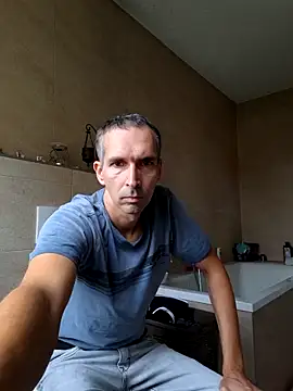 Snapshot of Geiler-boy313 chatting on 10.25.25 Geiler-boy313 online show from 10.25.25