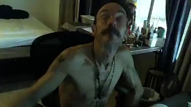 Snapshot of mycock2474u chatting on 10.11.25 mycock2474u online show from 10.11.25