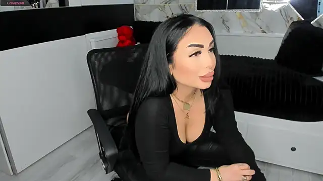 Snapshot of mistress_meryem chatting on 03.06.25 mistress meryem online show from 03.06.25