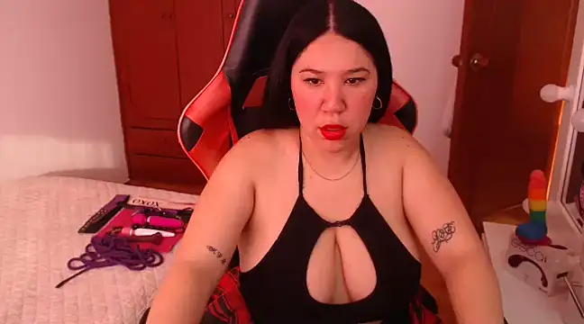 Snapshot of megan_slut1 chatting on 03.01.25 megan slut1 online show from 03.01.25
