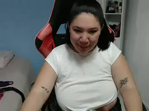 Snapshot of megan_slut1 chatting on 09.23.25 megan slut1 online show from 09.23.25