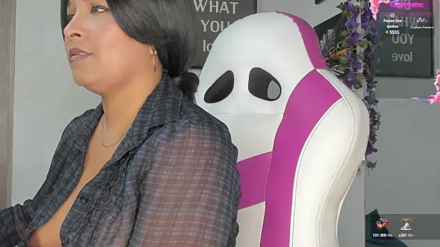 Snapshot of paola_ih chatting on 12.19.24 paola ih online show from 12.19.24
