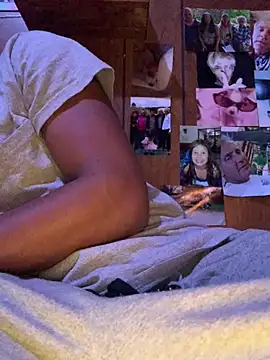 Snapshot of Tristris100 chatting on 02.04.25 Tristris100 online show from 02.04.25