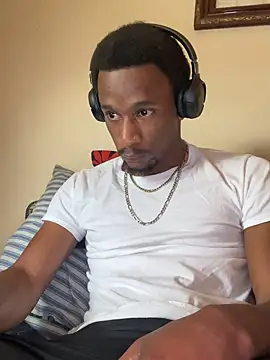 Snapshot of Tristris100 chatting on 09.15.25 Tristris100 online show from 09.15.25