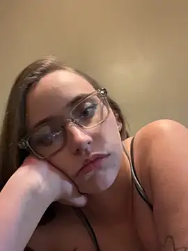 Snapshot of Esmerelda69 chatting on 11.28.25 Esmerelda69 online show from 11.28.25