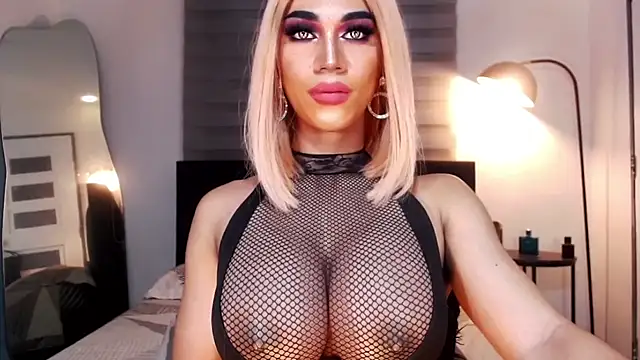 Snapshot of MassiveCockxMistress chatting on 01.17.25 MassiveCockxMistress online show from 01.17.25