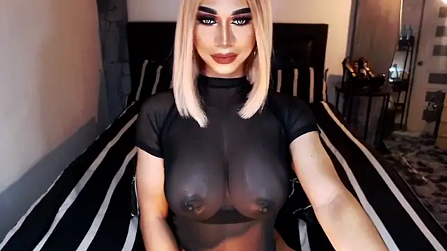 Snapshot of MassiveCockxMistress chatting on 10.17.25 MassiveCockxMistress online show from 10.17.25